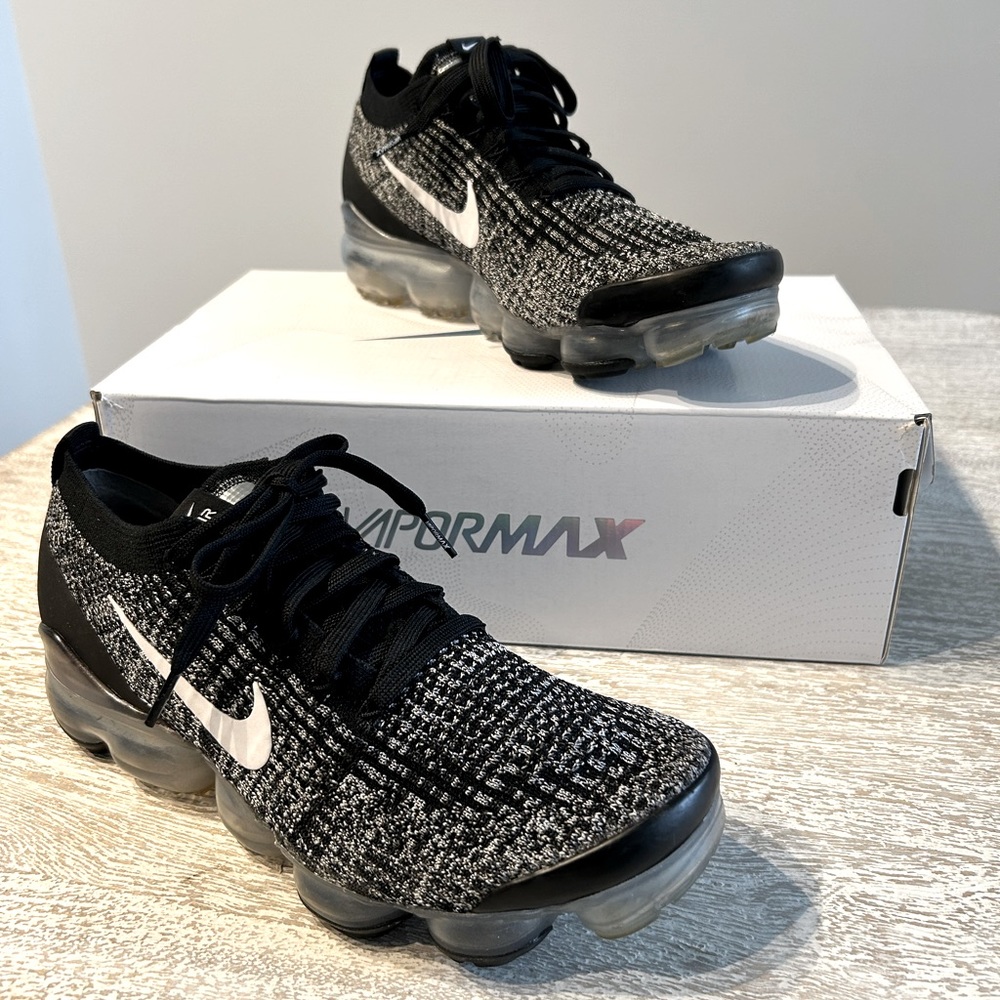 Wmns Air Vapormax Flyknit 3 BLACK/White Size 10 Used Prefect Condition